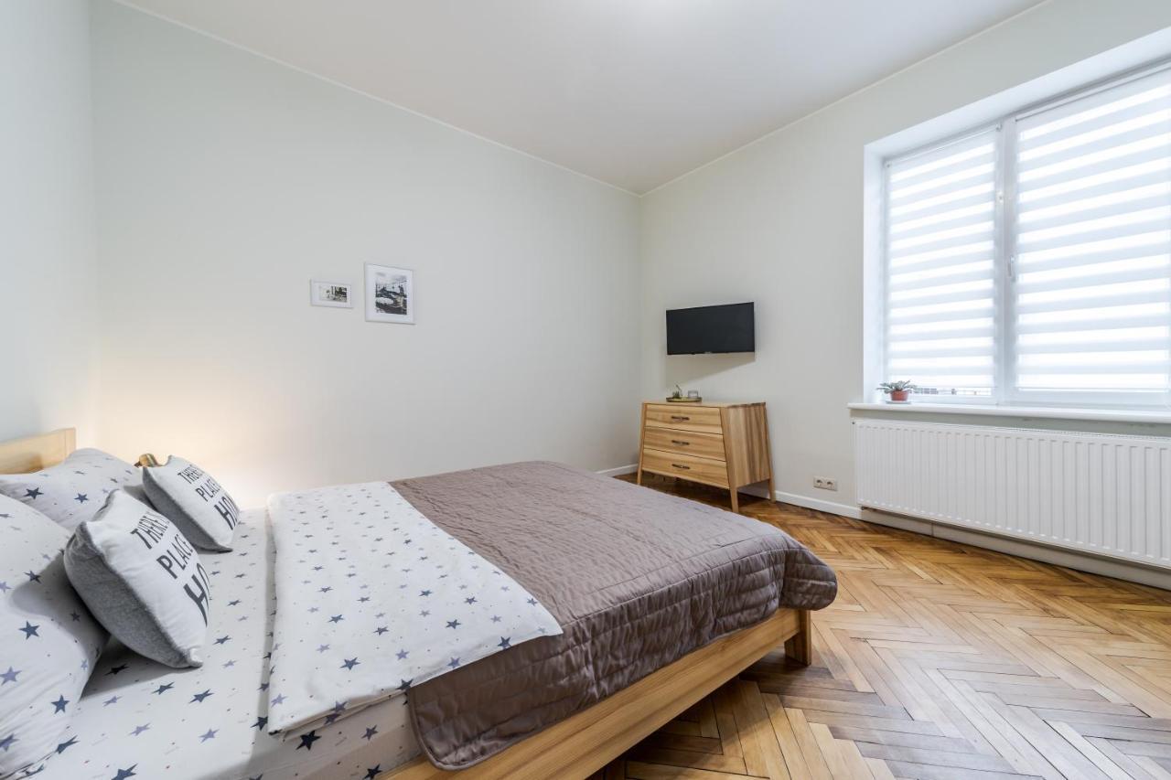 Inshiapartments On Teodora Square Lviv Exterior photo